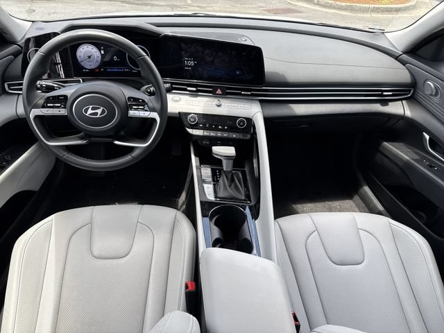 Certified 2025 Hyundai Elantra Limited FWD image 22