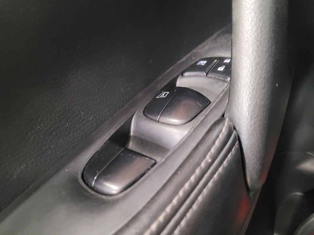 Used 2019 Nissan Rogue SV w/ Premium Package FWD image 27