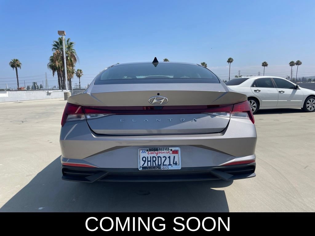 Used 2023 Hyundai Elantra SE w/ Cargo Package FWD image 3