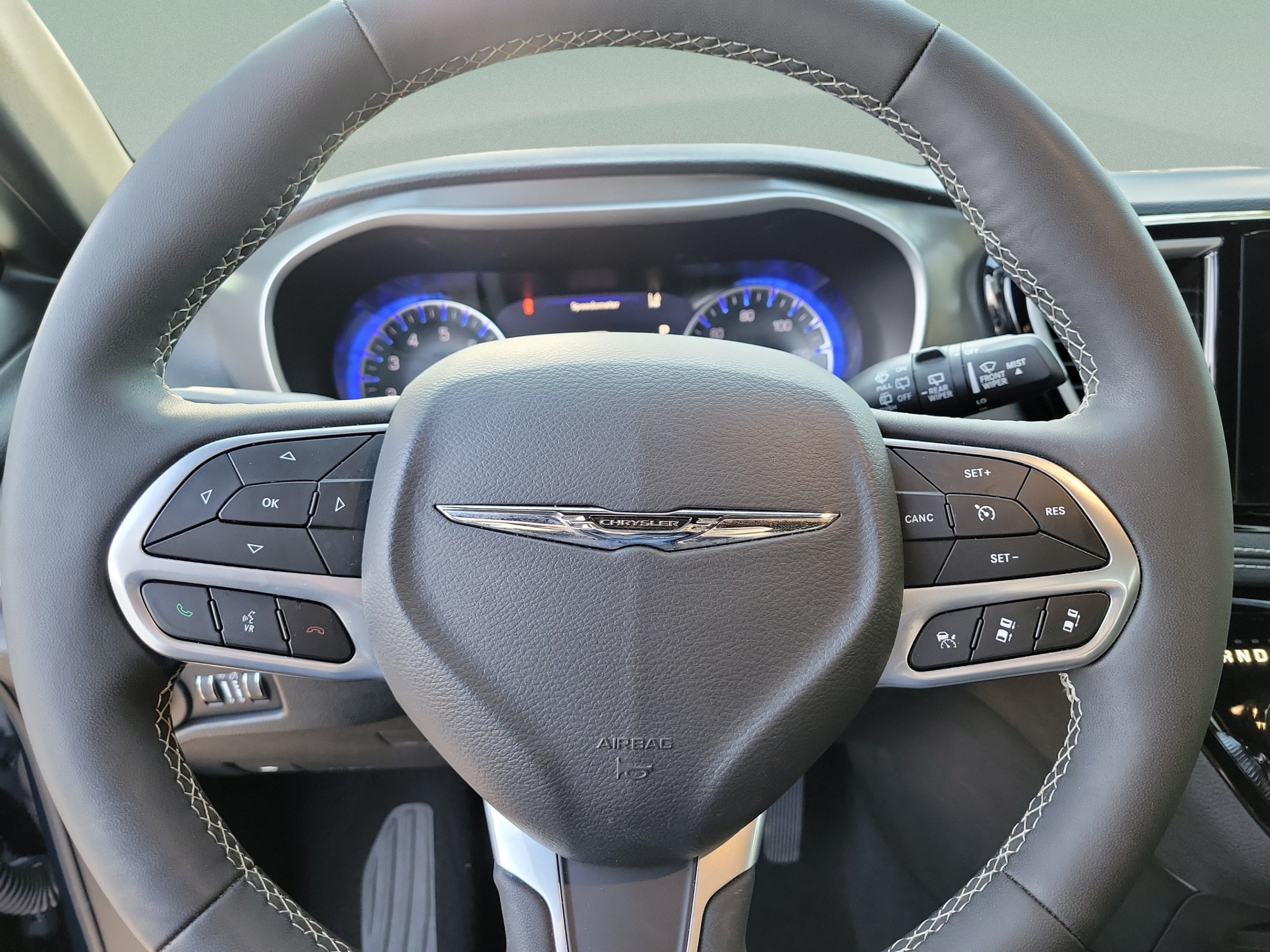 Used 2025 Chrysler Pacifica Select FWD image 19