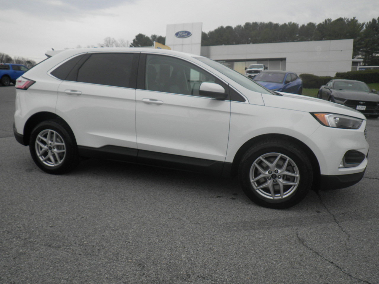 Certified 2024 Ford Edge SEL w/ Convenience Package image 7
