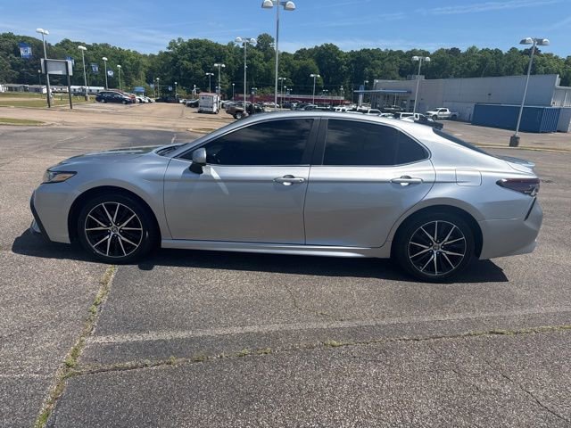 Used 2021 Toyota Camry SE image 5