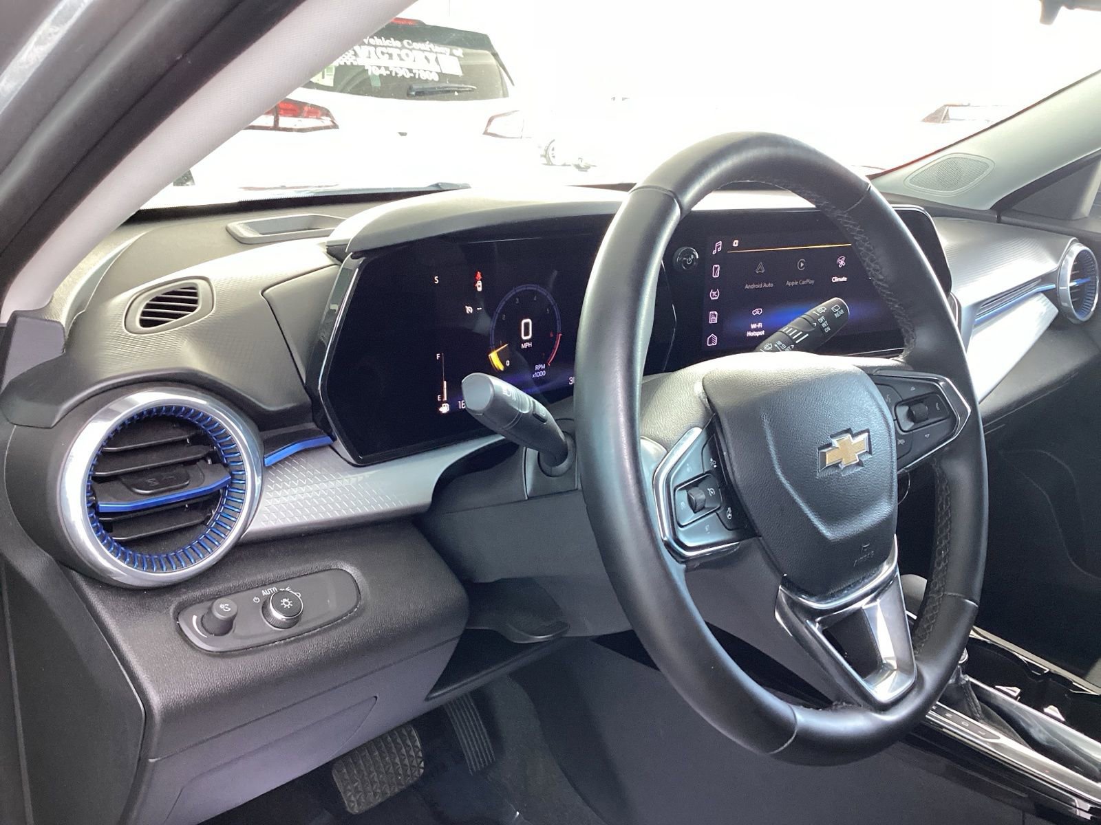 Used 2025 Chevrolet Trax LT w/ LT Convenience Package image 9