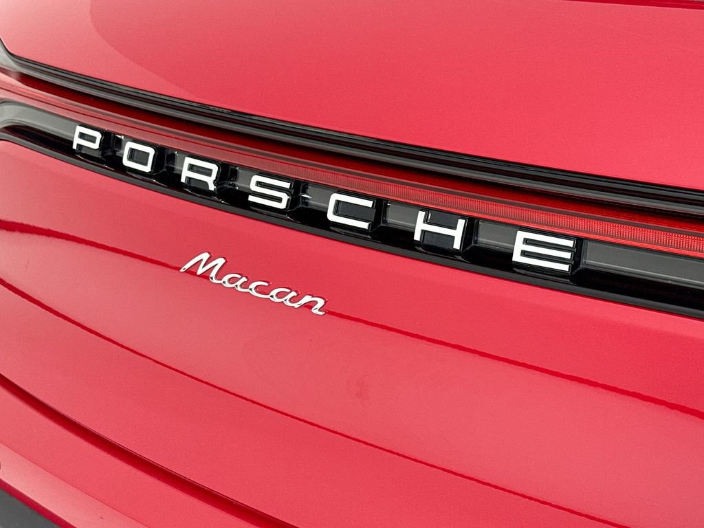 Certified 2025 Porsche Macan AWD/4WD image 35