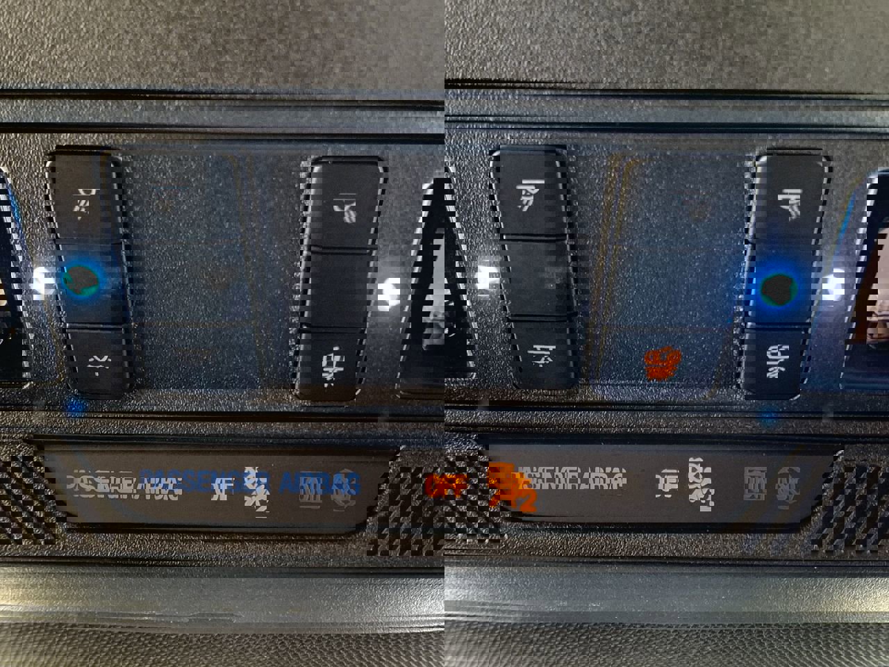 Used 2025 Ford Explorer ST-Line w/ Premium Package image 39