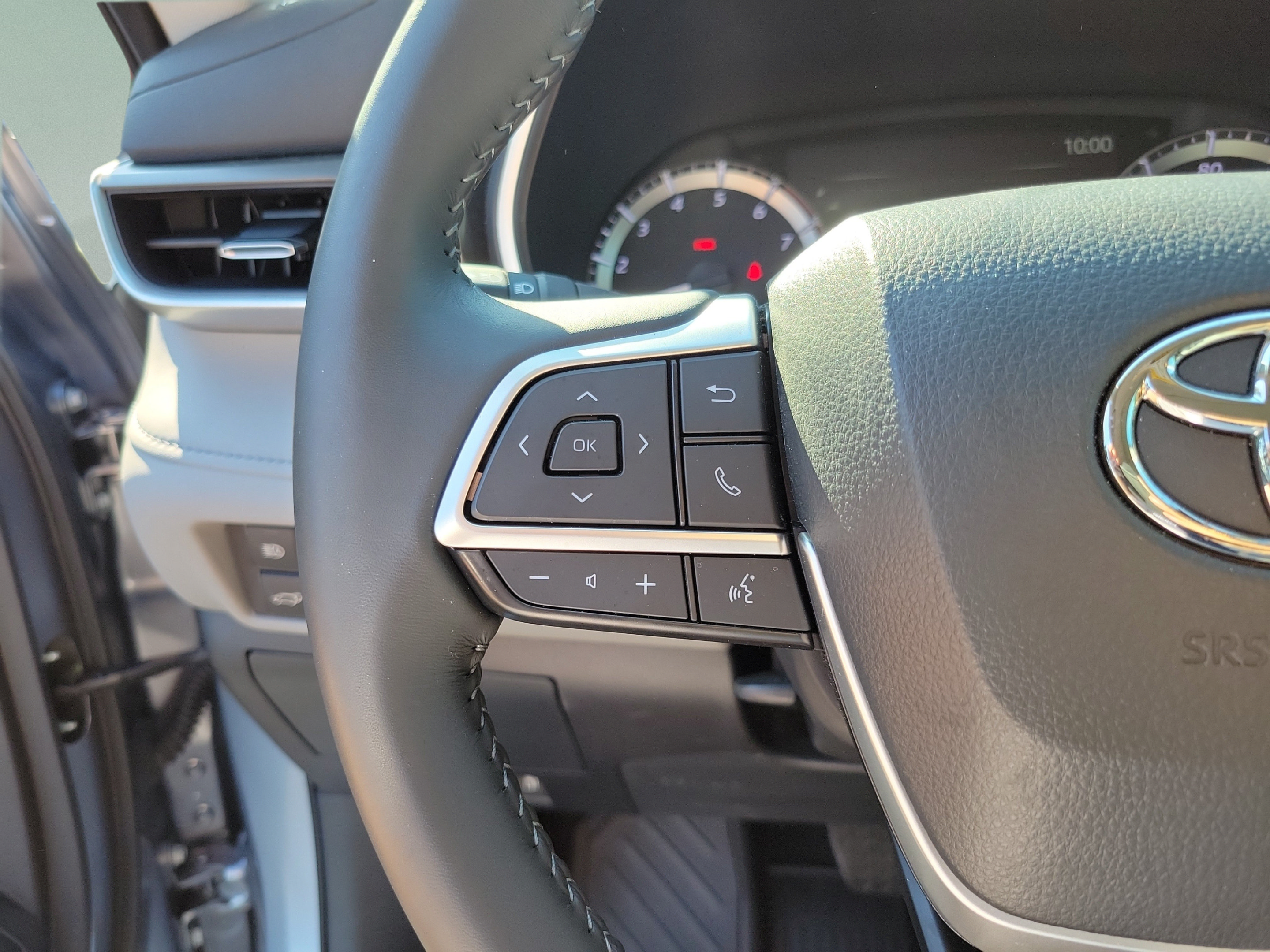 Used 2024 Toyota Highlander XLE FWD image 13
