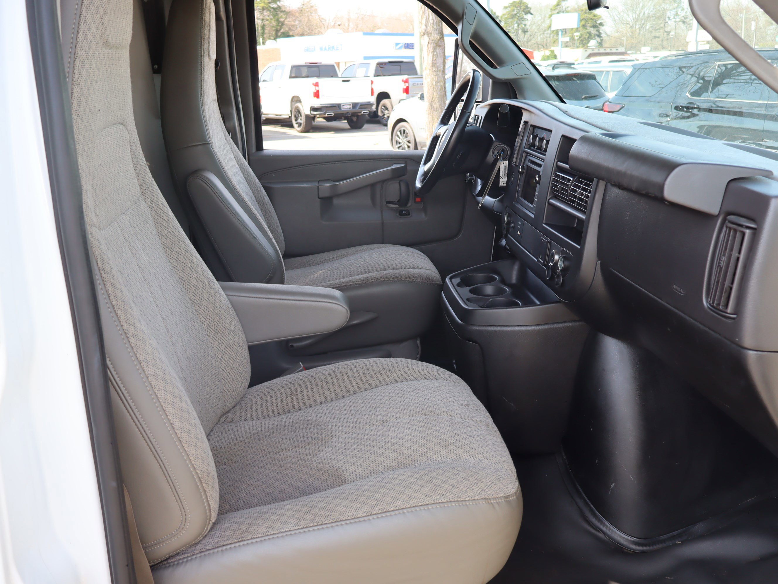 Used 2019 Chevrolet Express 3500 w/ Power Convenience Package image 29