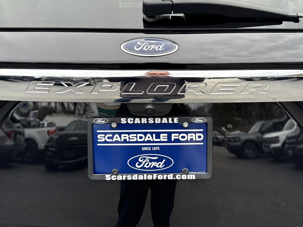 Used 2022 Ford Explorer XLT w/ Equipment Group 202A AWD/4WD image 39