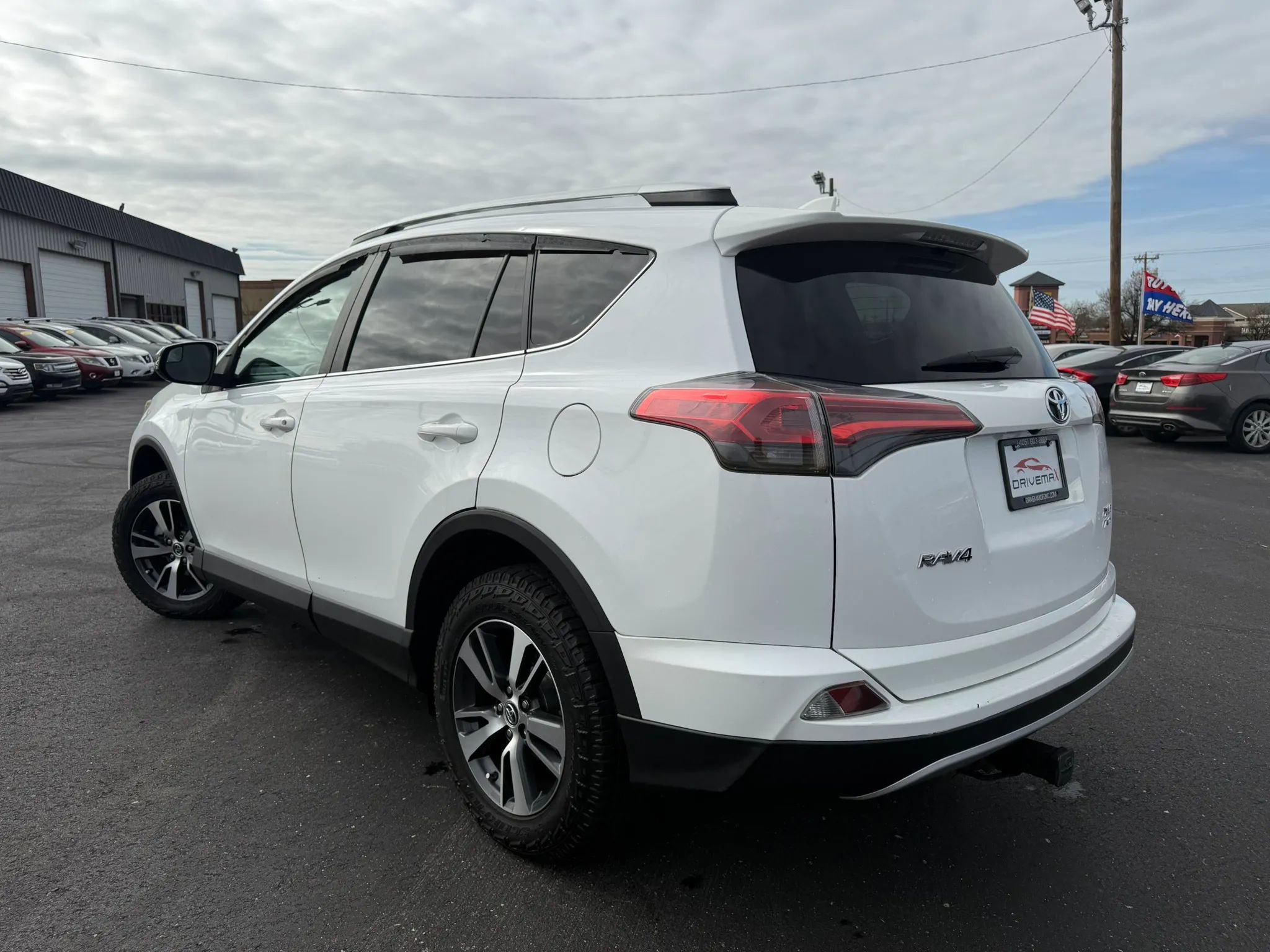 Used 2016 Toyota RAV4 XLE AWD/4WD image 7