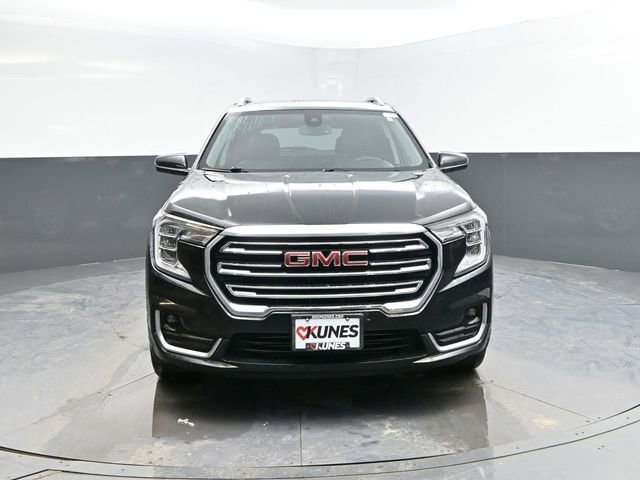 Used 2023 GMC Terrain SLT image 2