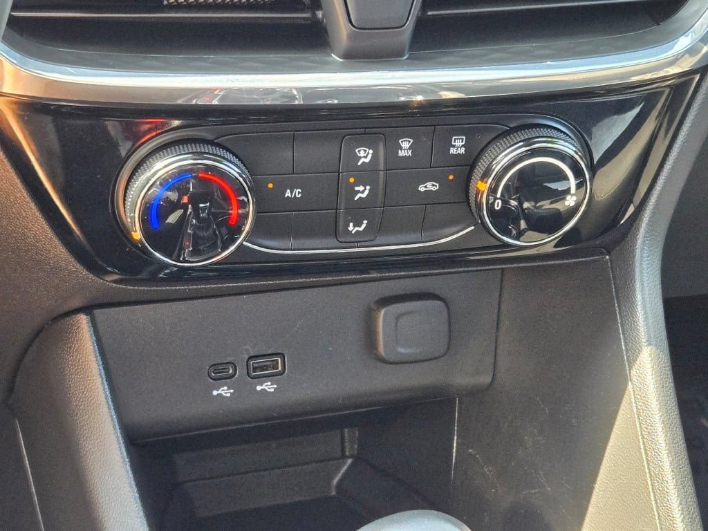 Used 2024 Buick Encore GX Sport Touring FWD image 24