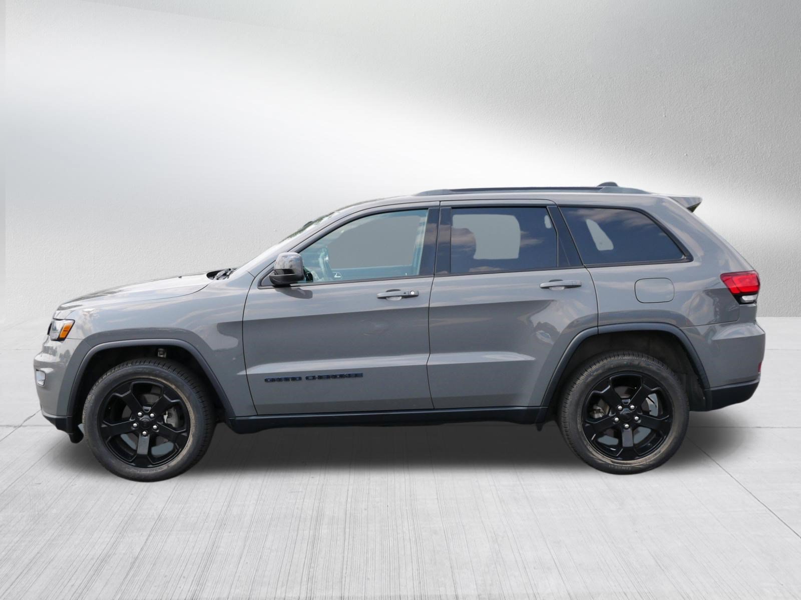 Used 2020 Jeep Grand Cherokee Laredo AWD/4WD image 4