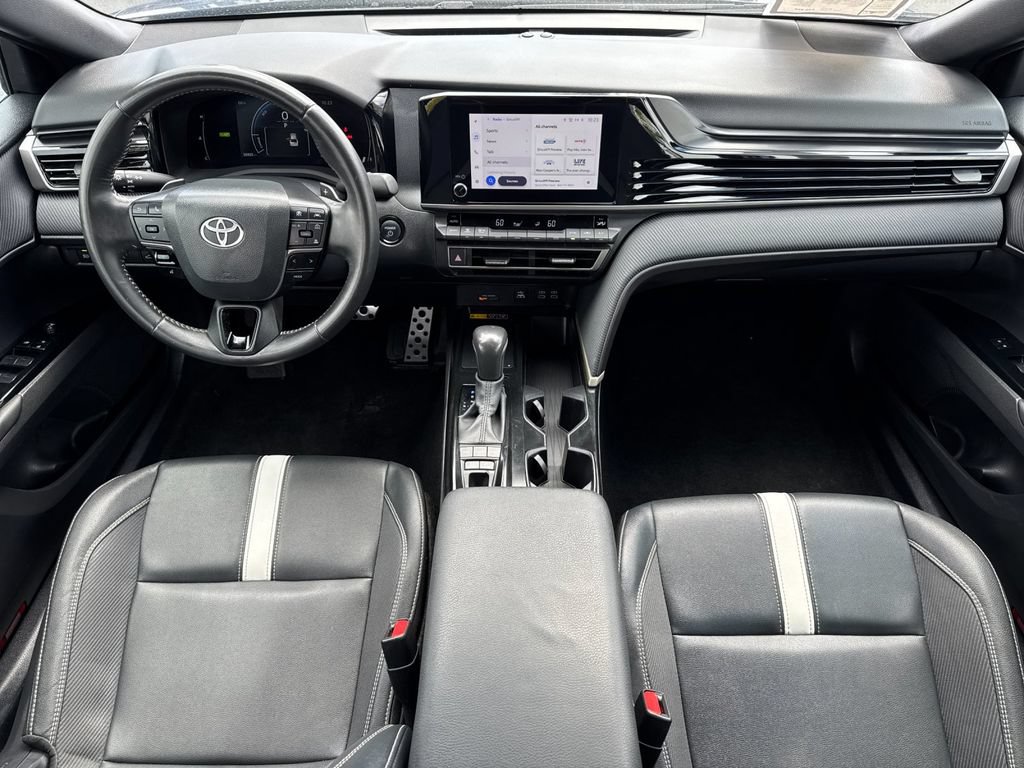 Used 2025 Toyota Camry SE FWD image 13