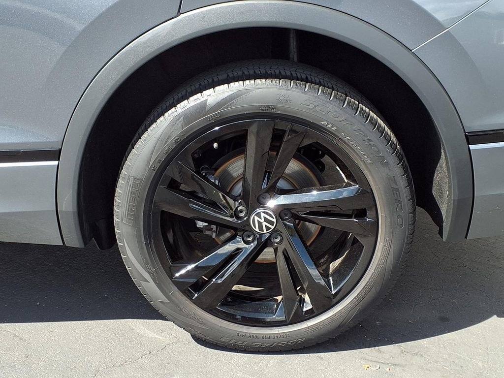 Used 2023 Volkswagen Tiguan SE R-Line FWD image 4
