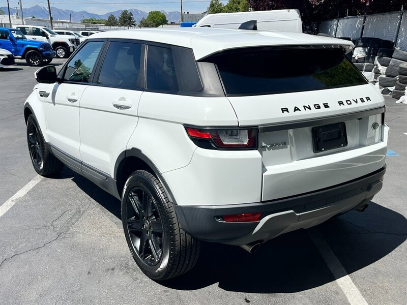 Used 2018 Land Rover Range Rover Evoque SE AWD/4WD image 5