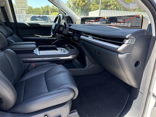New 2025 Lincoln Navigator L Reserve image 14