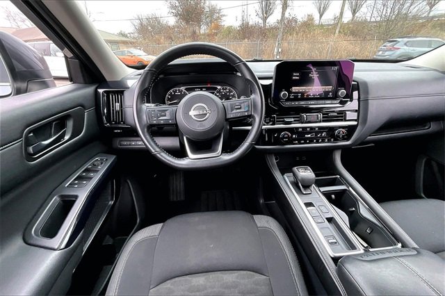 Certified 2025 Nissan Pathfinder SV image 8