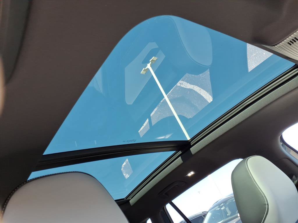 New 2026 Volkswagen Tiguan SE R-Line image 10