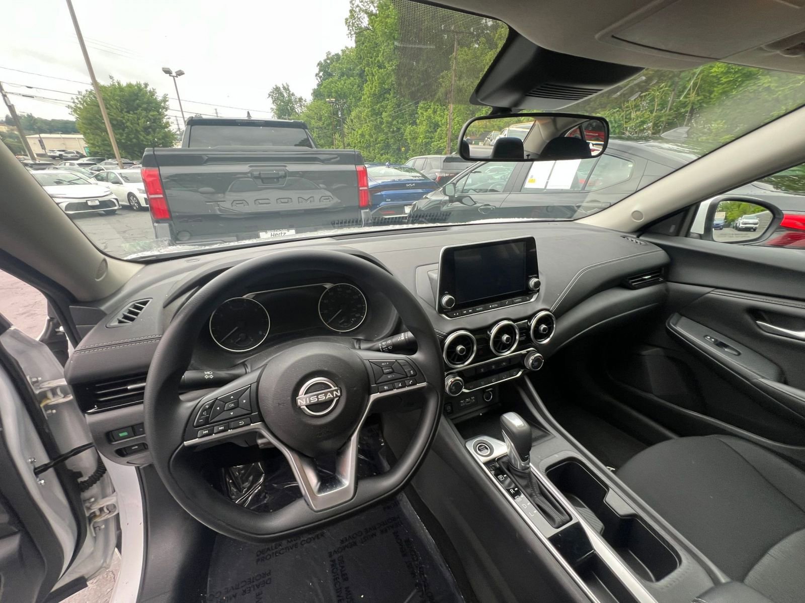 Used 2025 Nissan Sentra SV FWD image 28