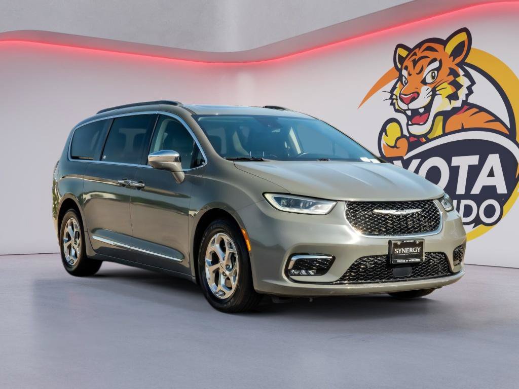 Used 2022 Chrysler Pacifica Limited FWD image 3