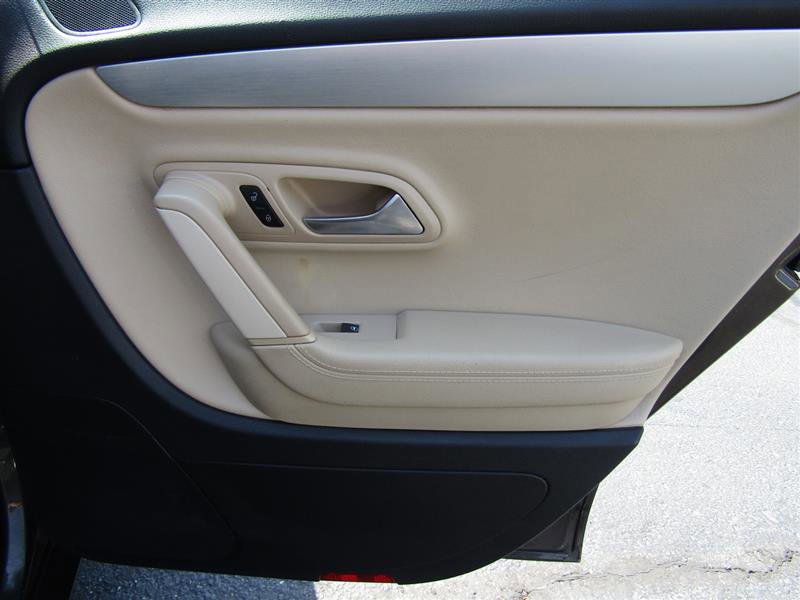 Used 2013 Volkswagen CC Sport image 34