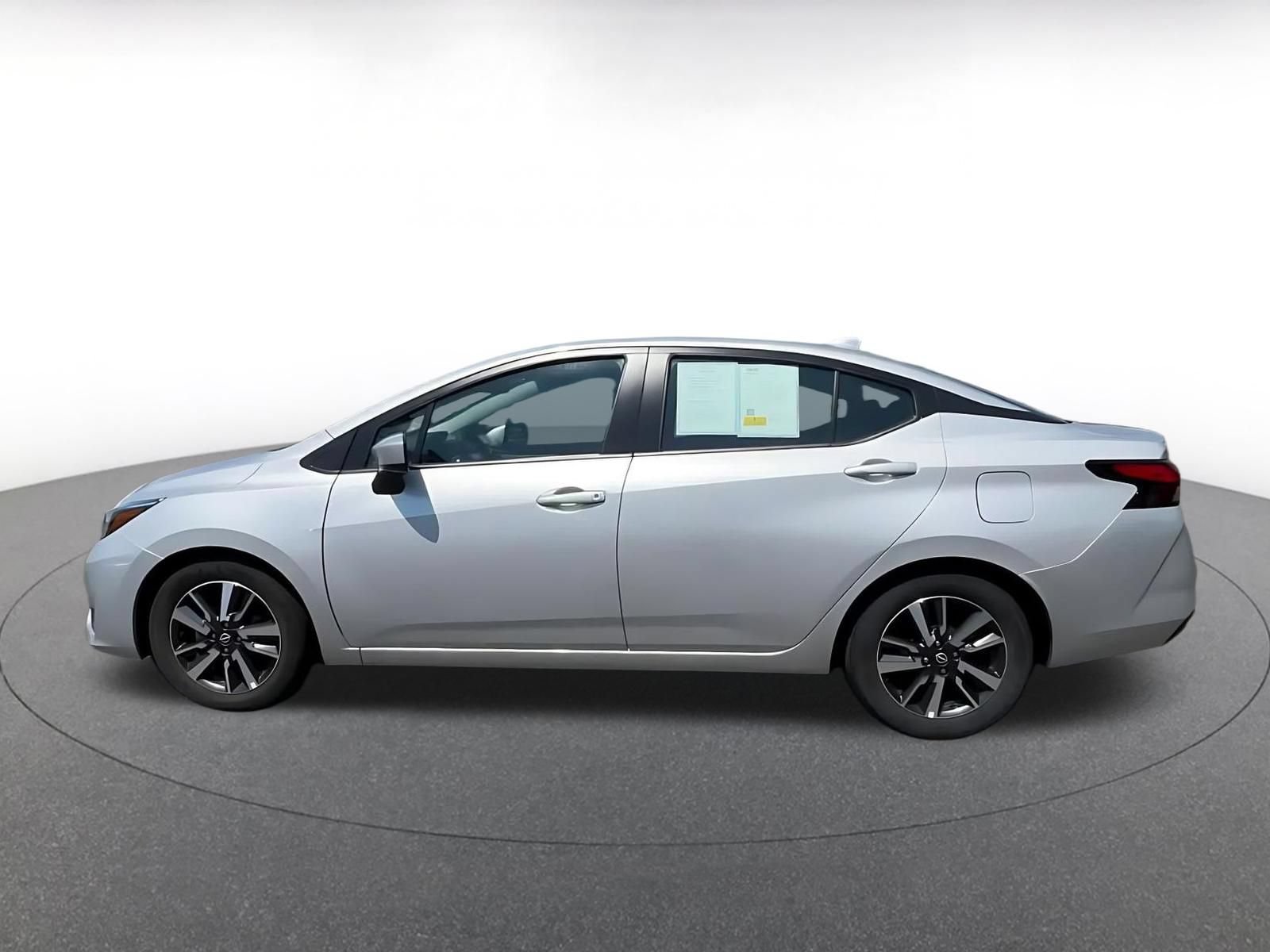 Used 2025 Nissan Versa SV FWD image 7