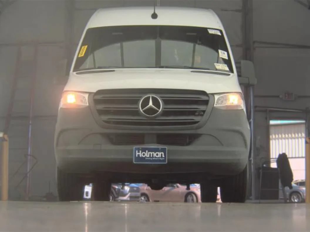 Used 2021 Mercedes-Benz Sprinter 2500 w/ Driver Convenience Package image 6