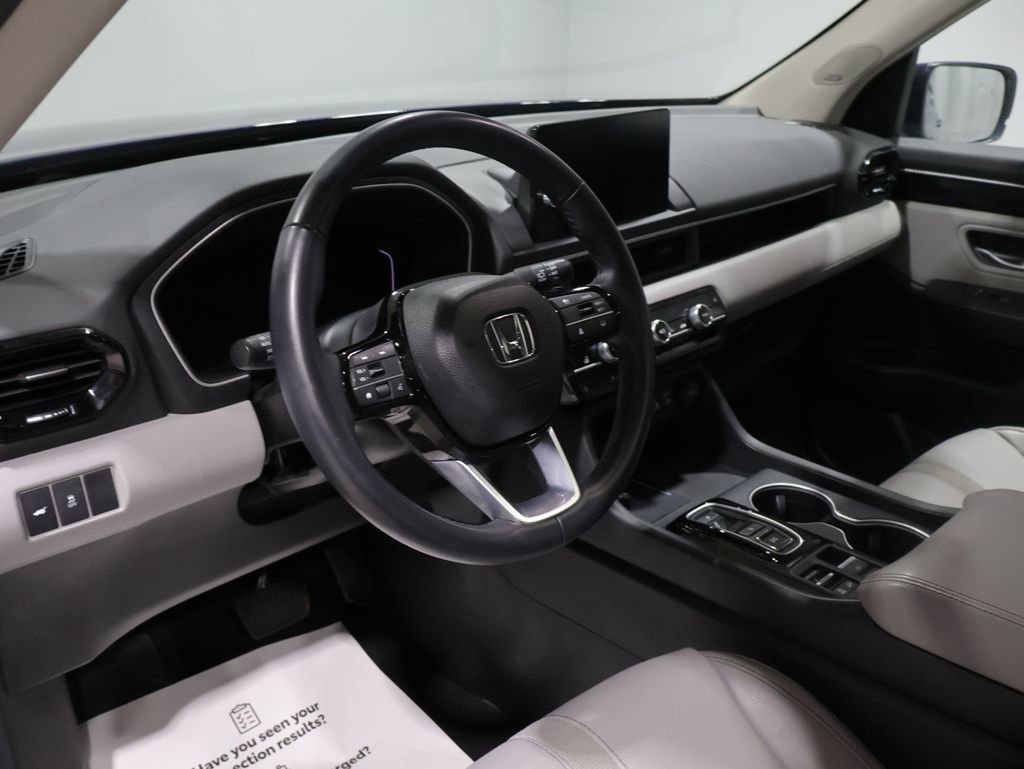 Used 2025 Honda Pilot Touring image 15