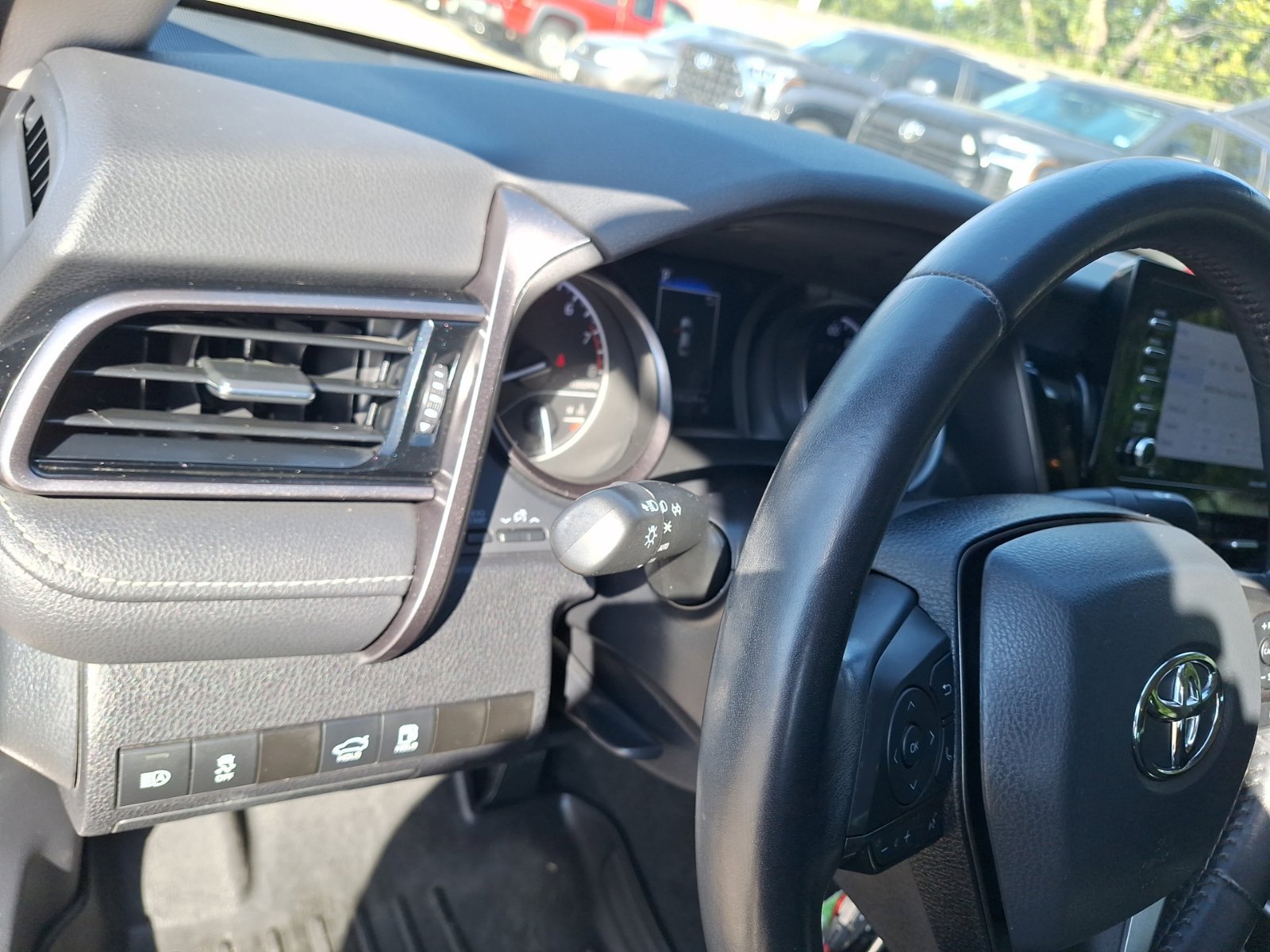 Used 2021 Toyota Camry SE FWD image 17