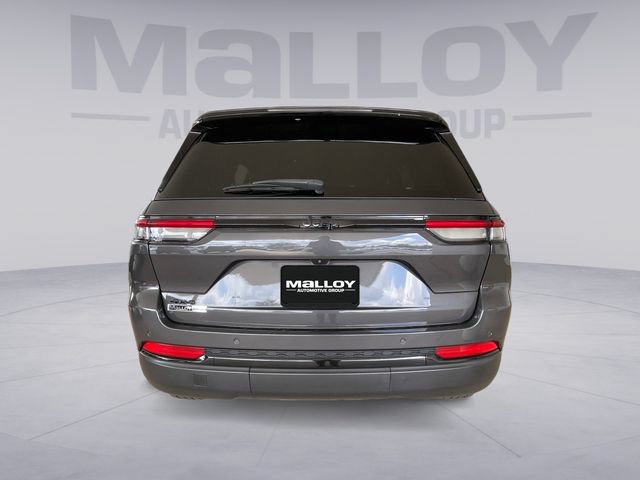 Used 2023 Jeep Grand Cherokee Altitude AWD/4WD image 4