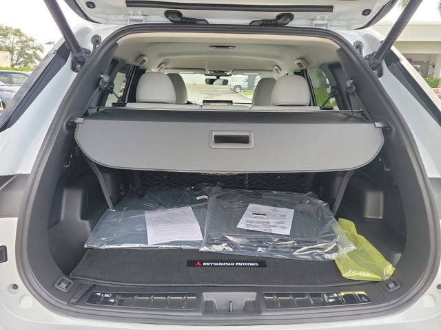 New 2026 Mitsubishi Outlander SE FWD image 11