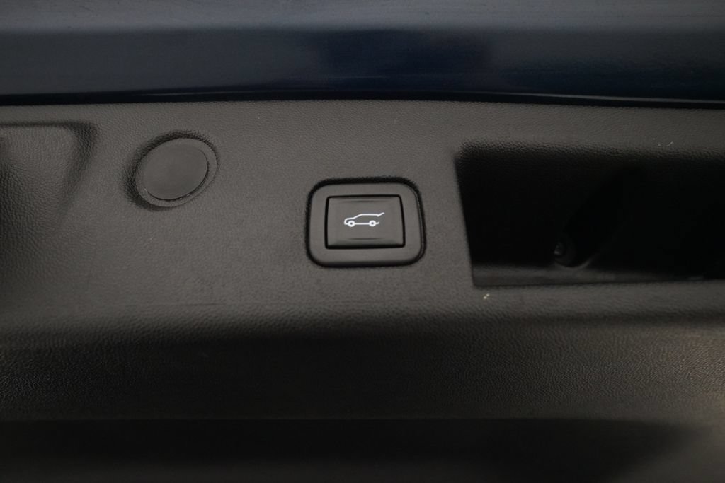 Used 2020 Chevrolet Equinox Premier w/ LPO, Floor Liner Package FWD image 15