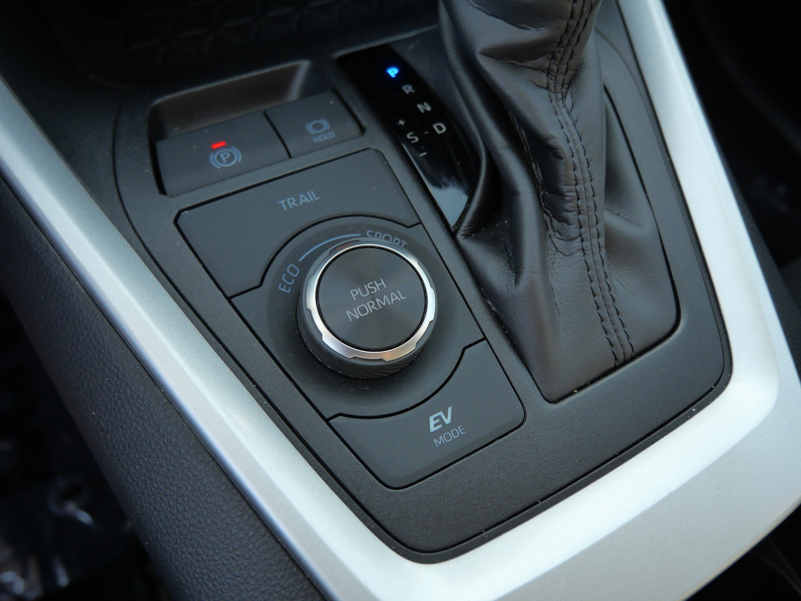 Certified 2025 Toyota RAV4 LE AWD/4WD image 30