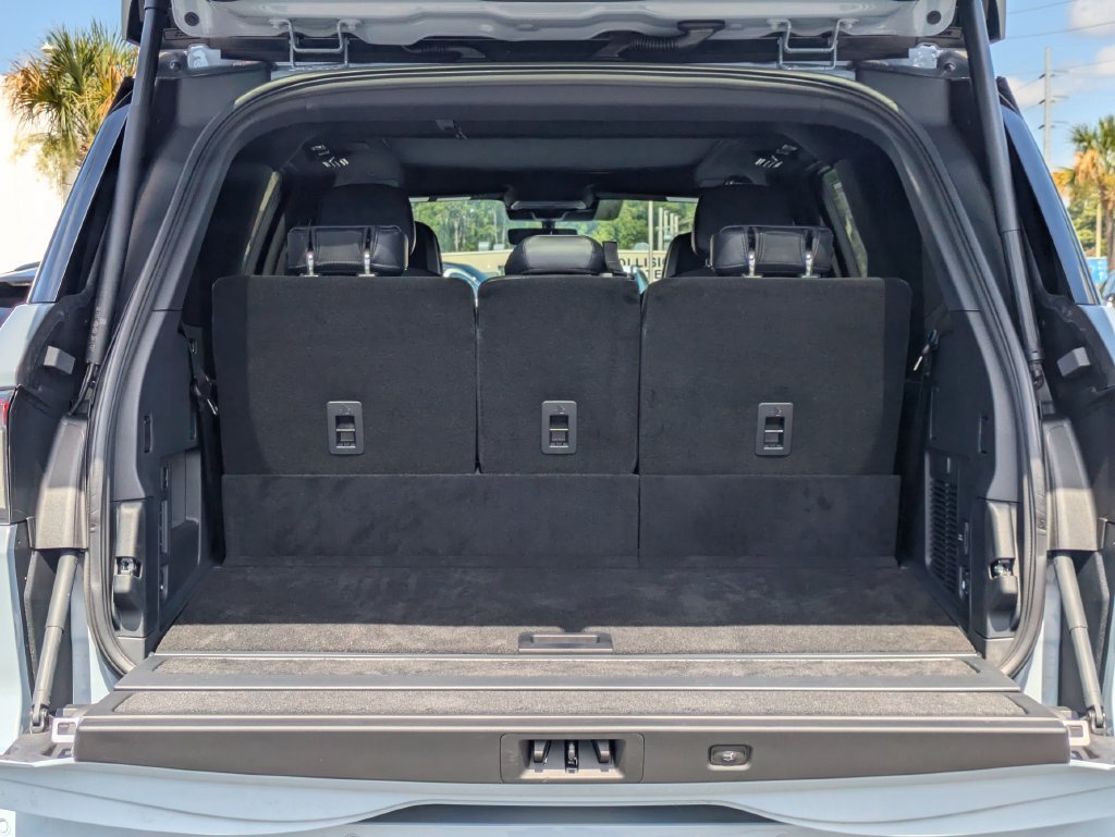 New 2027 Lincoln Navigator Reserve w/ Jet Appearance Package AWD/4WD image 13