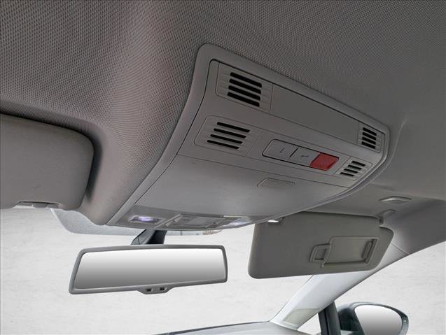 Used 2016 Volkswagen e-Golf SEL Premium image 12