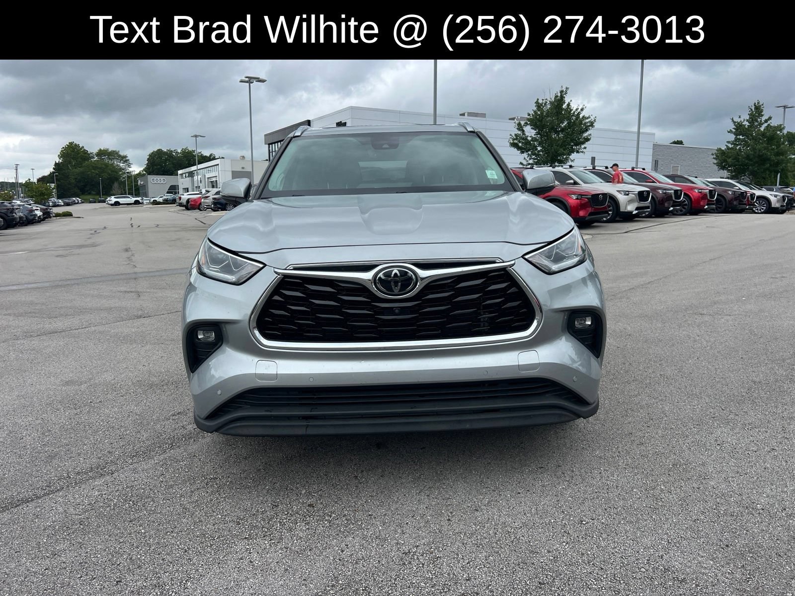 Used 2021 Toyota Highlander Limited FWD image 2