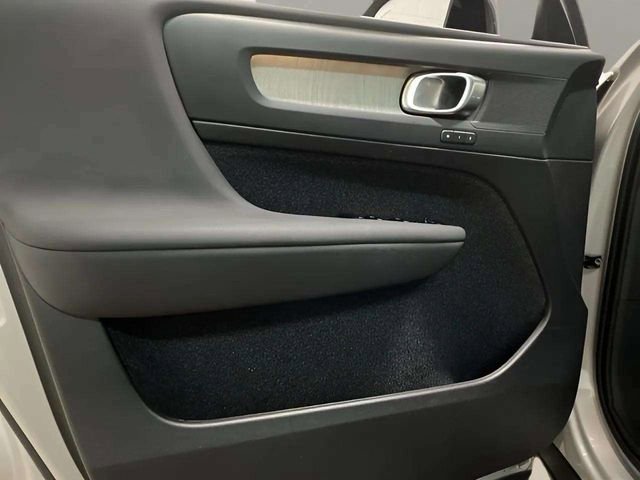 Used 2025 Volvo XC40 B5 Plus image 52