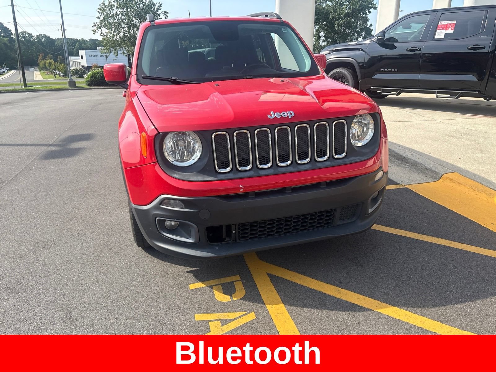 Used 2015 Jeep Renegade Latitude w/ Cold Weather Group FWD image 2