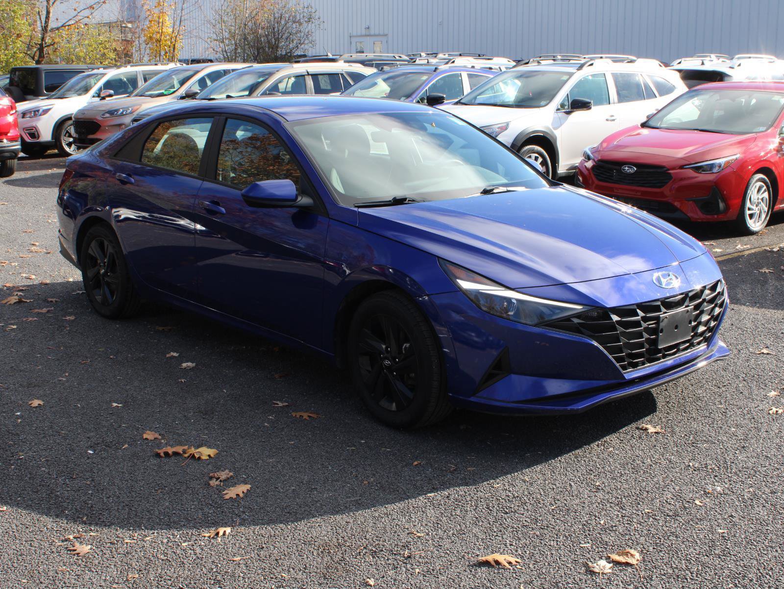 Used 2022 Hyundai Elantra Blue image 3