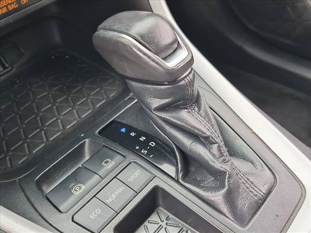 Used 2020 Toyota RAV4 XLE Premium FWD image 11
