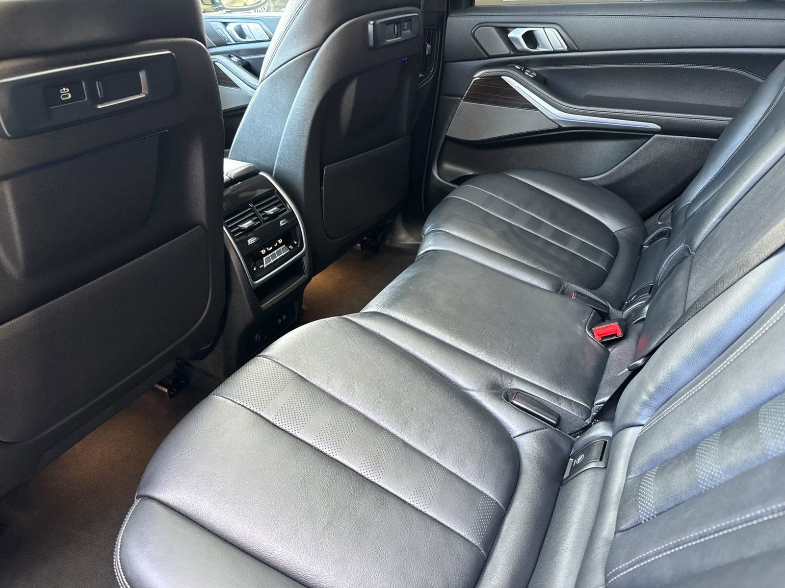 Used 2021 BMW X7 xDrive40i w/ Premium Package image 14