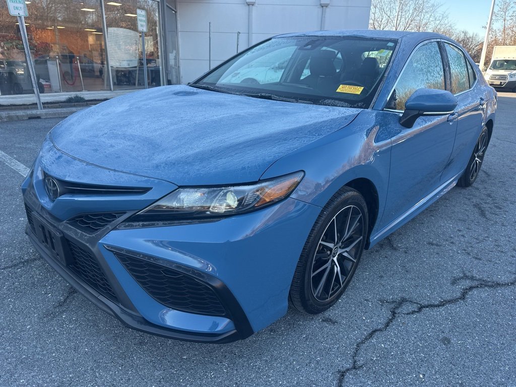 Used 2023 Toyota Camry SE image 1