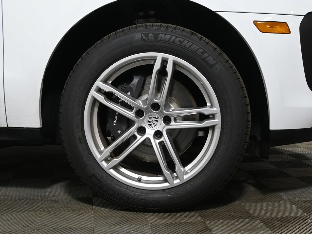 Used 2026 Porsche Macan AWD/4WD image 12