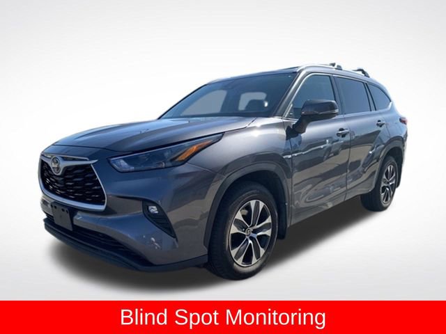 Used 2022 Toyota Highlander XLE AWD/4WD image 8