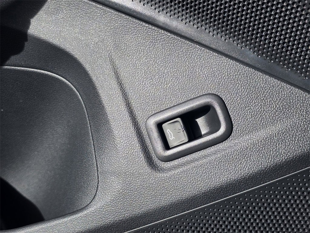 New 2026 Volkswagen Tiguan SE R-Line image 5