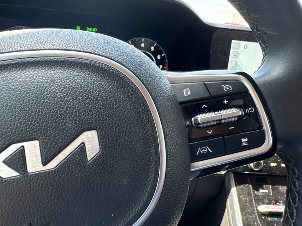 Used 2023 Kia Carnival SX FWD image 16