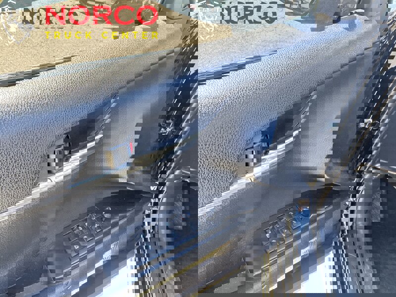 Used 2020 Toyota Camry SE image 14