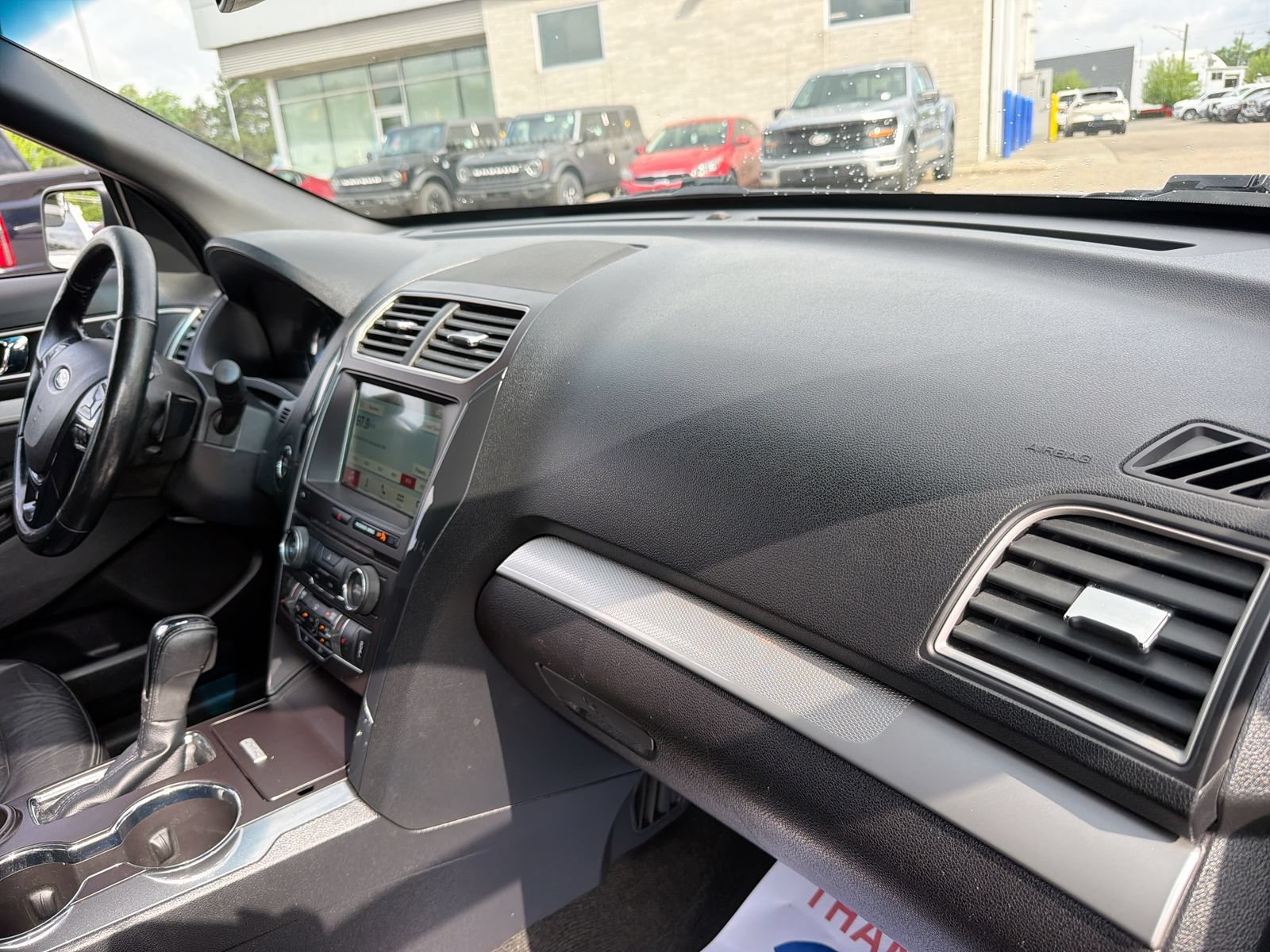 Used 2017 Ford Explorer XLT w/ Equipment Group 202A FWD image 20