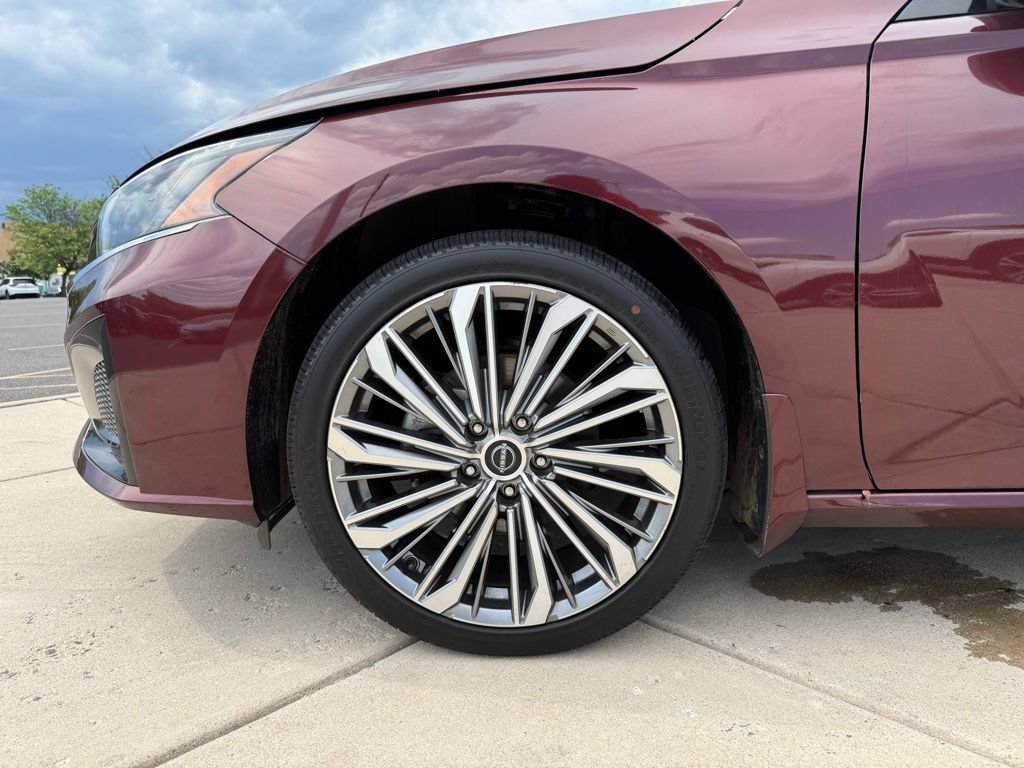 Used 2024 Nissan Altima 2.5 SL AWD/4WD image 11