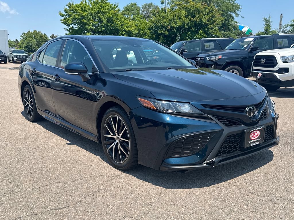 Used 2021 Toyota Camry SE w/ Cold Weather Package FWD image 9
